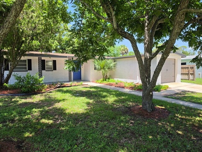 Building Photo - FOR RENT!!! SIMPLY STUNNING AND SPACIUS 3 BED 2 BATH SINGLE FAMILY HOME..