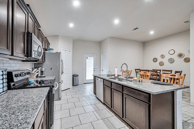 Photo - 6809 Brush Dr