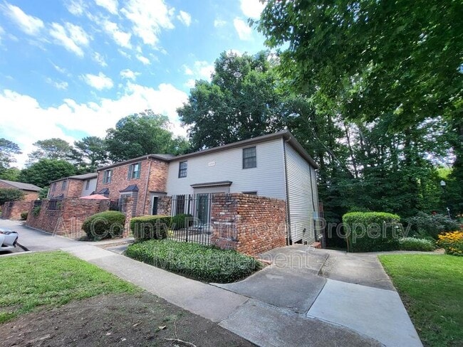 Building Photo - 3083 Colonial Way Unit APT L