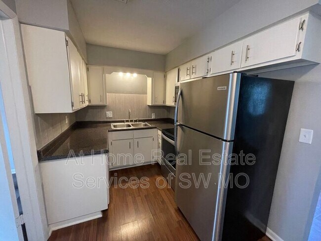 Photo - 1345 E Elm St