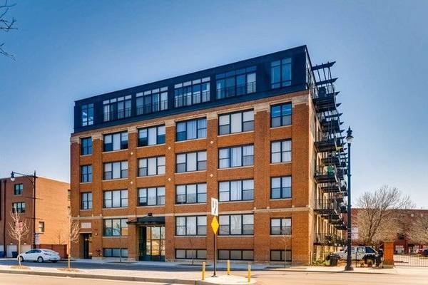 Building Photo - 2911 N Western Ave Unit 301