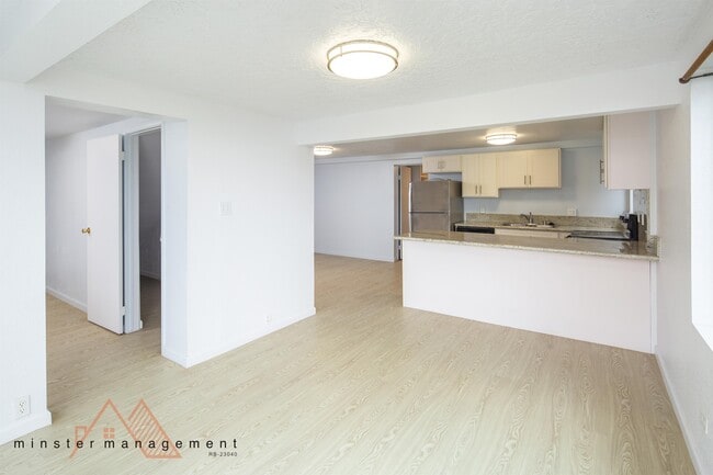 Photo - 2569 Peter St