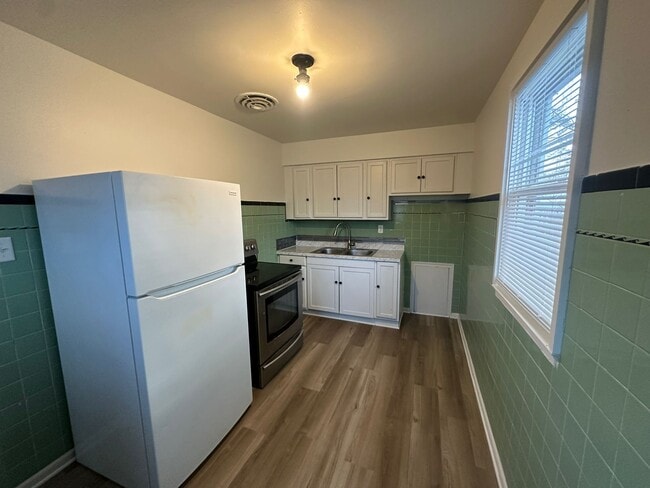 Photo - 2301 S Beacon St