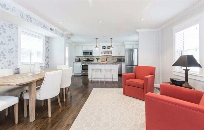 Photo - 622 E 2nd St