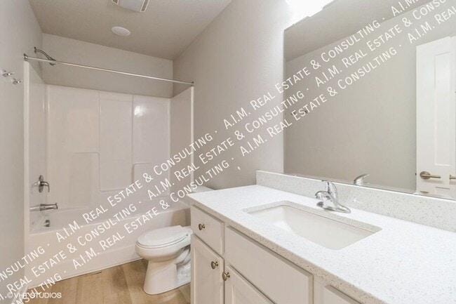 Photo - 284 Caspian Ct