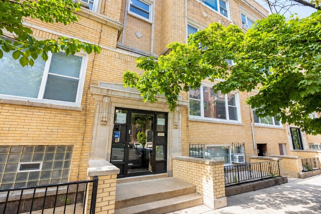Photo - 446 W Arlington Pl Unit 3