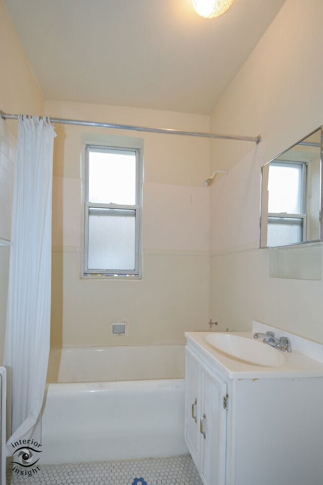 Photo - 5326 N Winthrop Ave