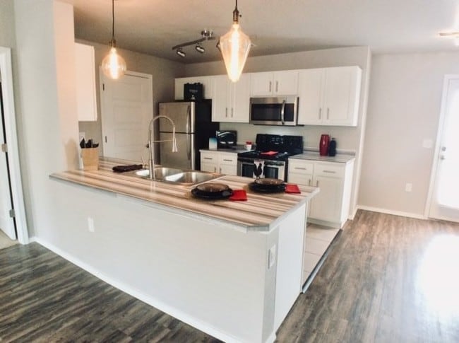 Photo - Crown Lone Oak Apartment Homes