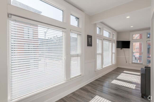 Studio - 350 SF