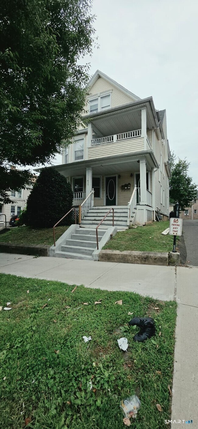 Building Photo - 1455 North Ave Unit 1st Fl