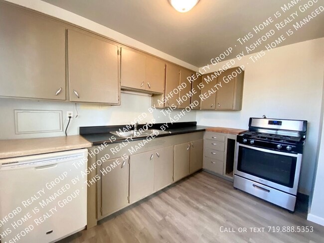 Photo - 2230 Ivanhoe Dr