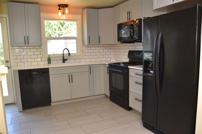 Photo - Steilacoom 2 Bed 1 Bath with Large Fenced in Backyard