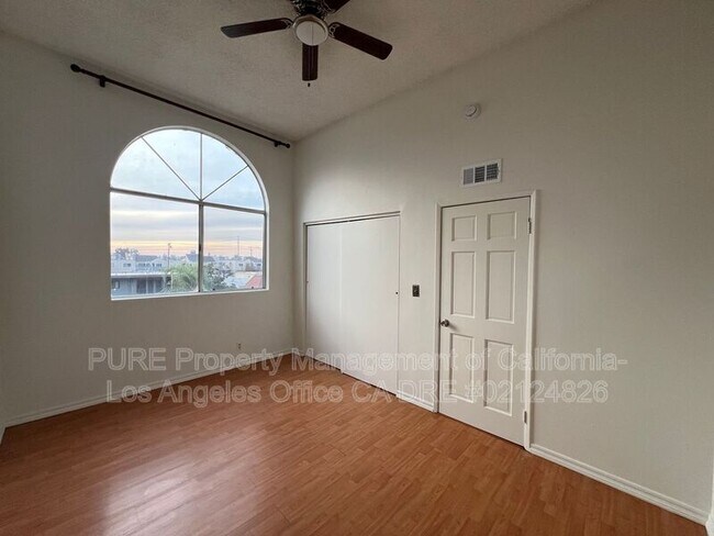 Photo - 445 W 6th St Unit #411