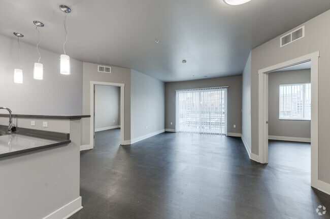 2BR, 2BA - 785-1182 SF