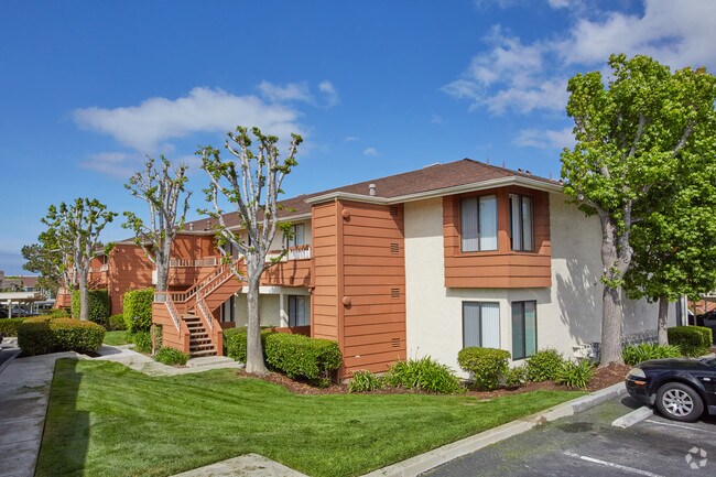 Pacific Pointe Apartments For Rent in San Clemente, CA