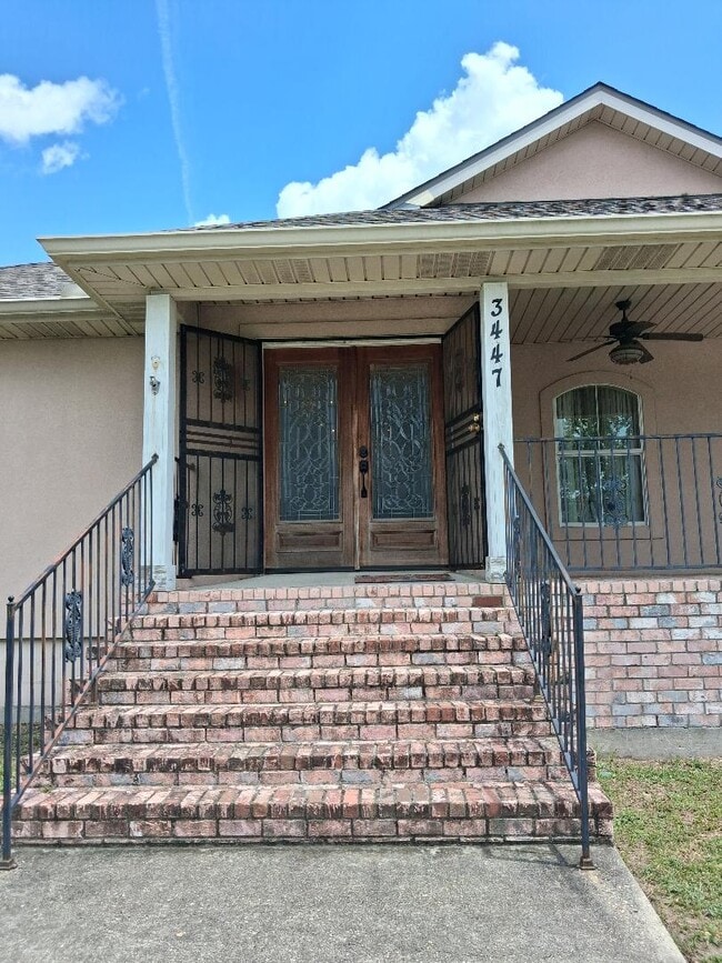 puerta principal - 3447 Derby Pl