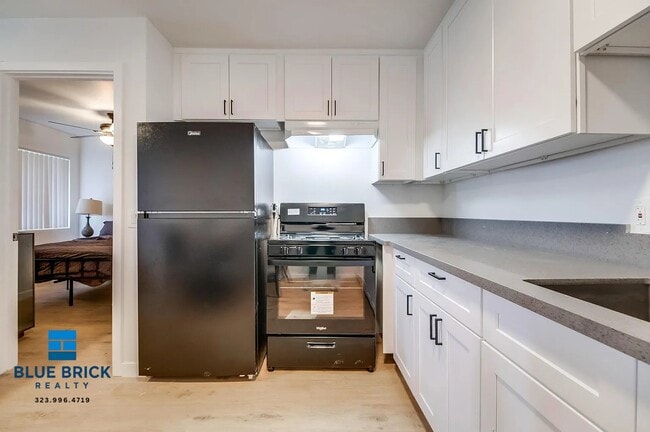 14235 Vanowen-6
