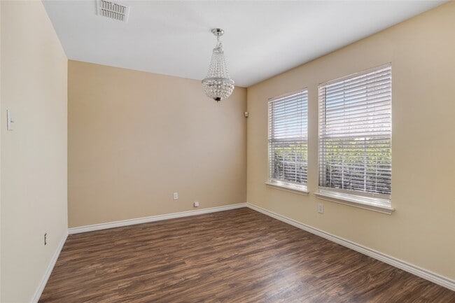 Photo - 1921 Southridge Ln