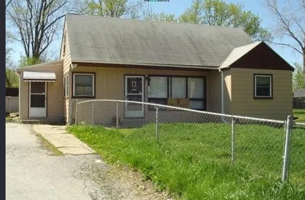 Building Photo - Charming 3BR Pet-Friendly Home with In-Unit Laundry & Parking in Flint, MI!