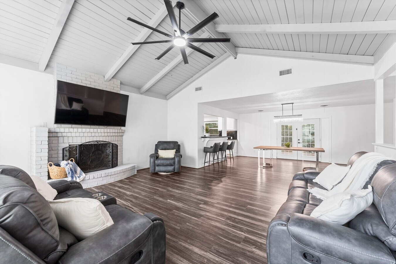 Photo - 910 Imperial Ln