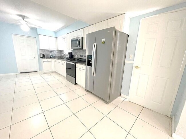 Building Photo - 324 SW 22nd St Rental