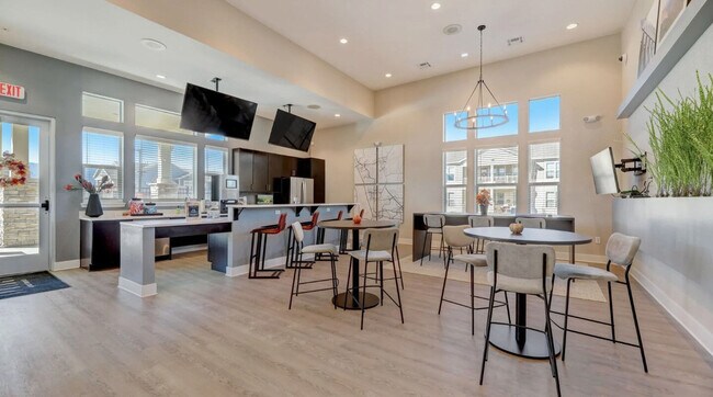 Pool House - Springs at Five and Main