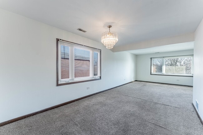 Photo - 7560 Banks St