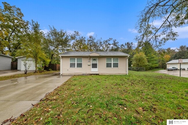 Photo - 7425 S 69th St