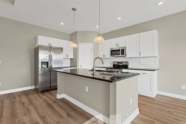 Photo - 2613 Cedrus Ave