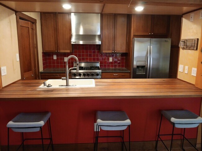 Photo - 3 Bedroom, 2 Bathroom Home! Schedule a Showing Today!