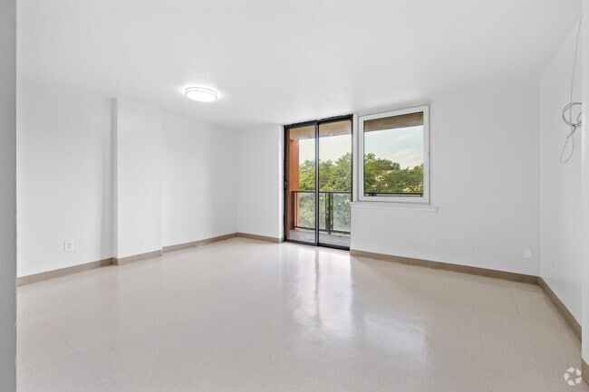 3BR,1.5BA - Living Room