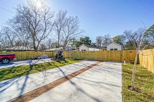 Photo - 8409 Schneider St
