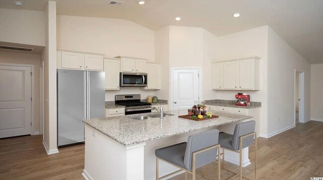 Photo - 1551 Jardine Loop