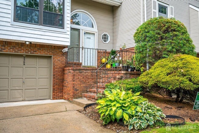 Photo - 4506 Stonehedge Rd
