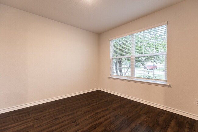 Photo - 2918 Lindenwood Run