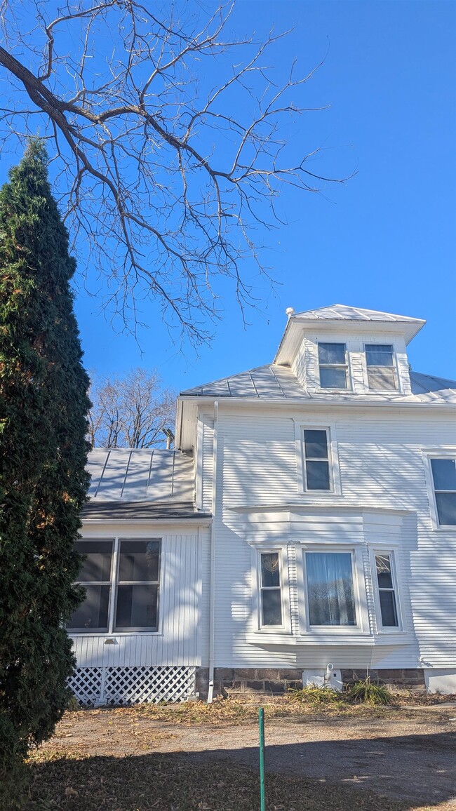 Photo - 170 E Main St