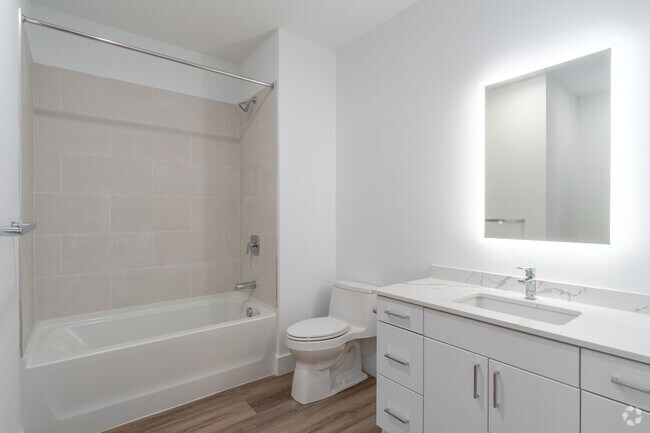 Lindemran 1BR, 1BA - 717SF Bath
