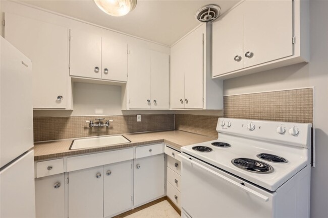 8257 Corliss