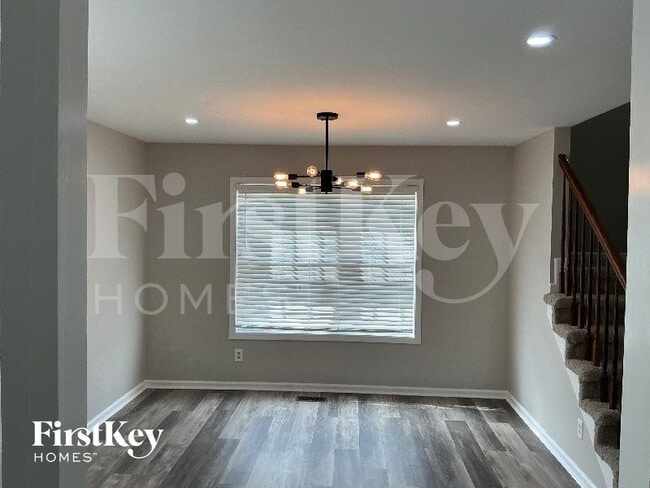 Photo - 900 Fisher Ct