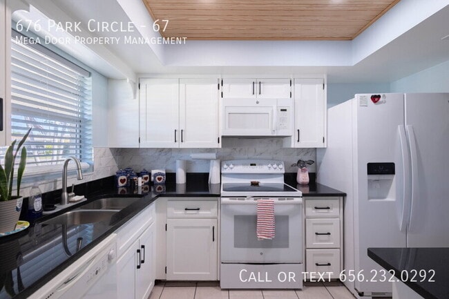 Photo - 676 Park Cir Unidad 67