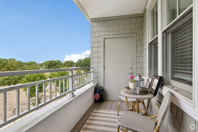 2BR, 2BA - 1,493SF - Balcony