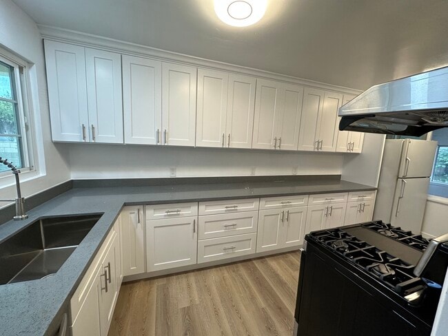 Photo - 556 Myrtle Ave