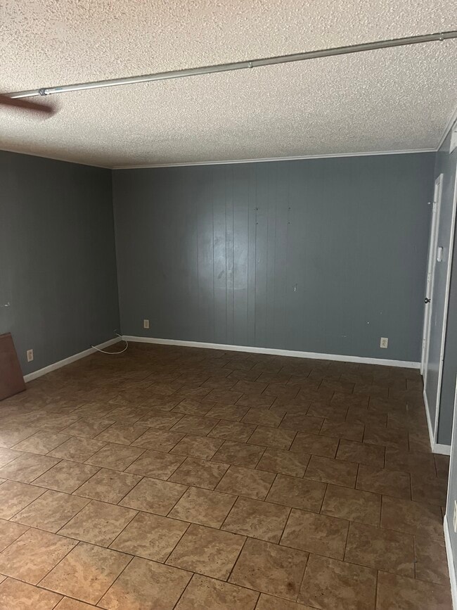 Photo - 715 W Tyler St