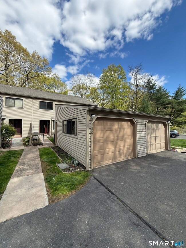 Photo - 132 Farmington Chase Crescent Unit 132