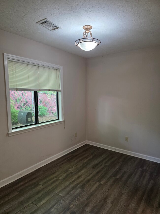 Building Photo - 4312 Old Macon Rd Unit 25 Rental