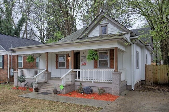 Photo - 1130 Larosa Terrace SW