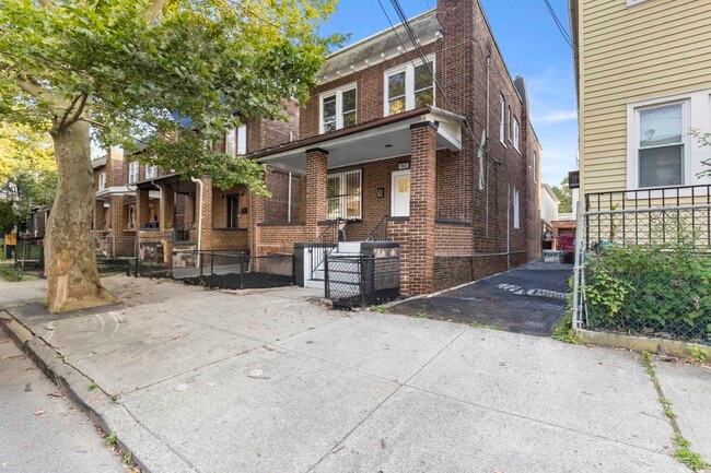 Building Photo - 165 Van Nostrand Ave