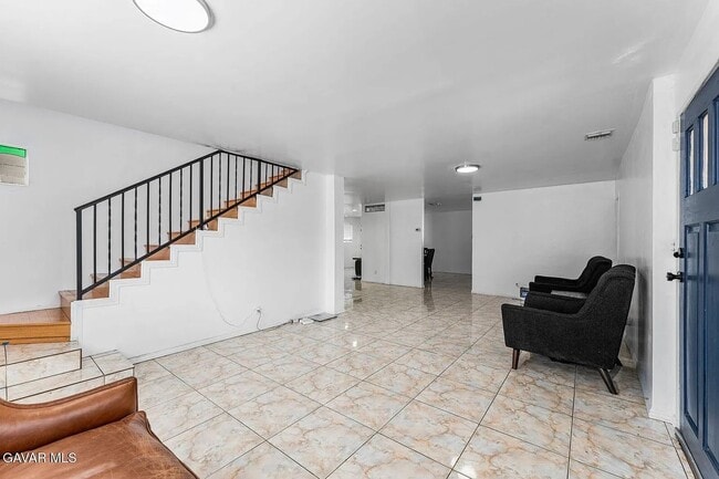 7431 Vanalden Ave