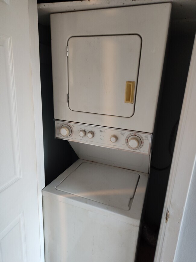 Photo - 6742 Stella St