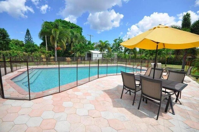 Photo - 272 NW 45th St Casa